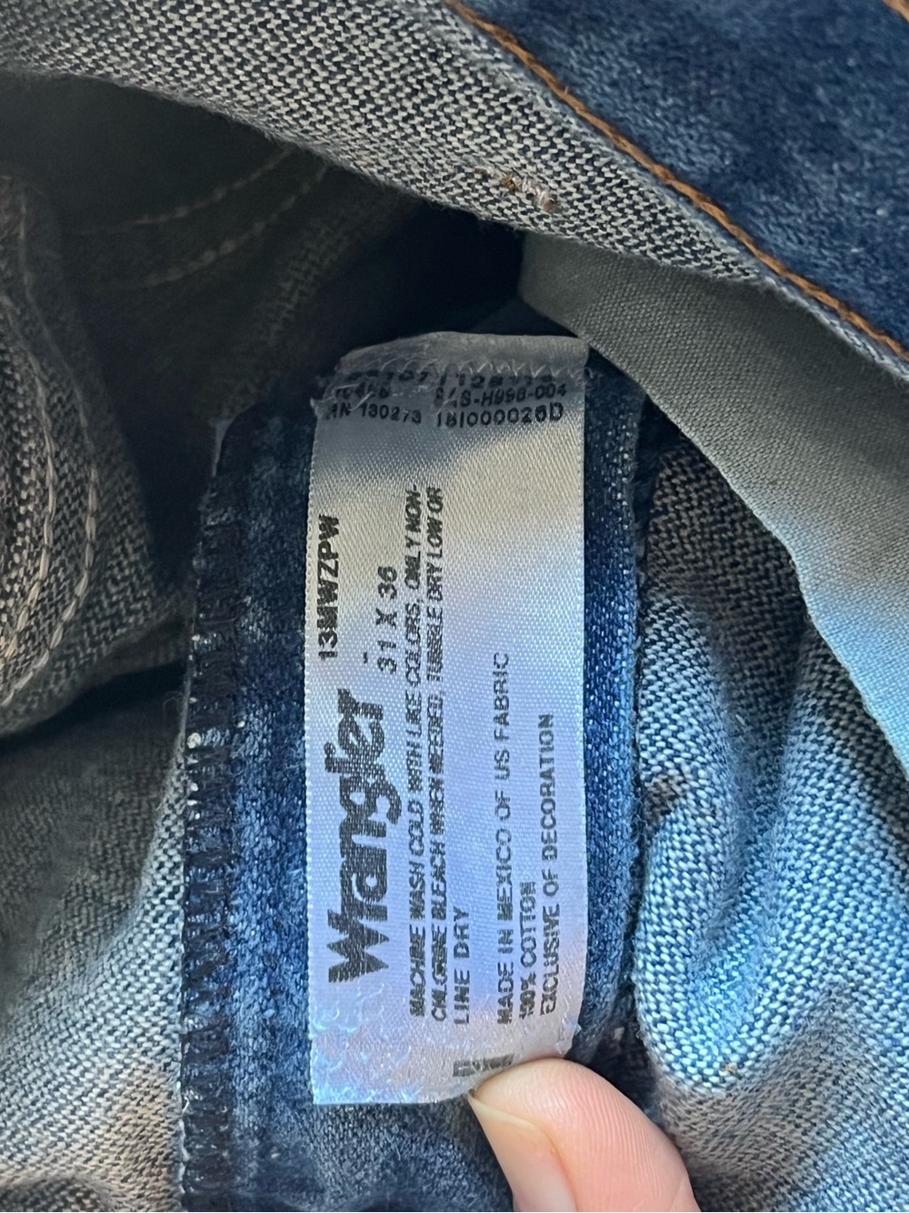 Wrangler Men's Dark Blue Relaxed Jeans - Picture 5 of 5